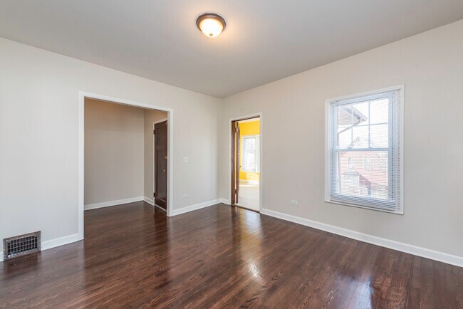 Building Photo - 515 2nd St