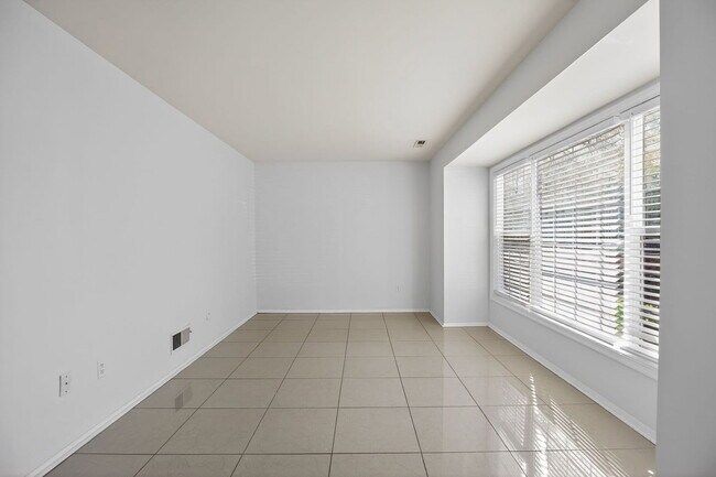 Building Photo - 1537 Bryan Ct