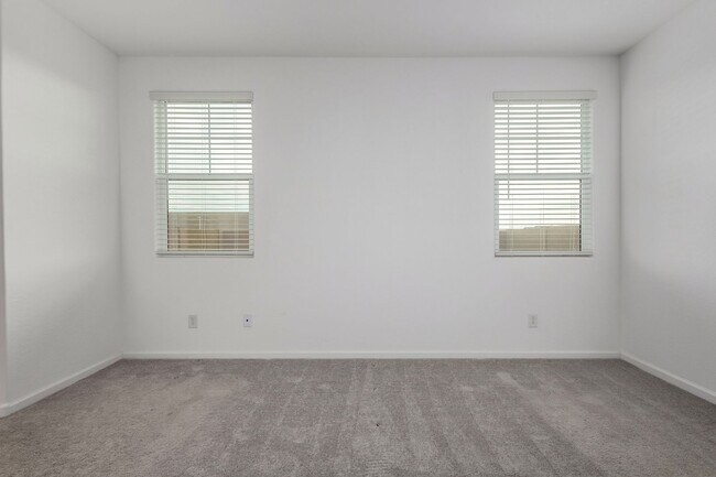 Building Photo - Charming 3-Bed Rental with Spacious Yard