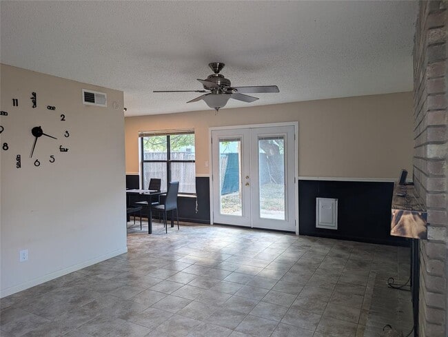 Building Photo - 1201 Doreen Ct