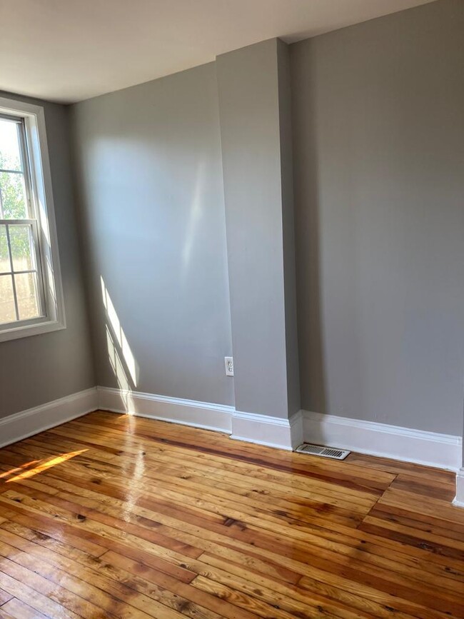 Building Photo - 2311 Lauretta Ave