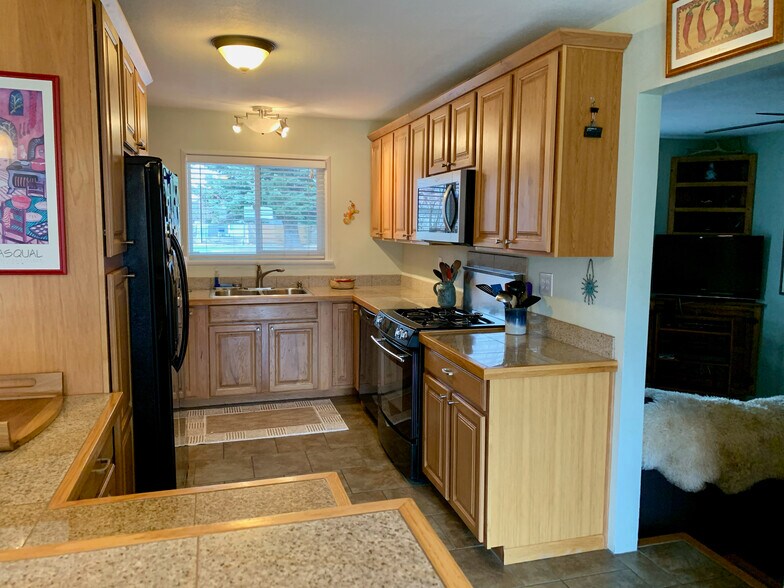 Kitchen - 2708 Mesa Avenue