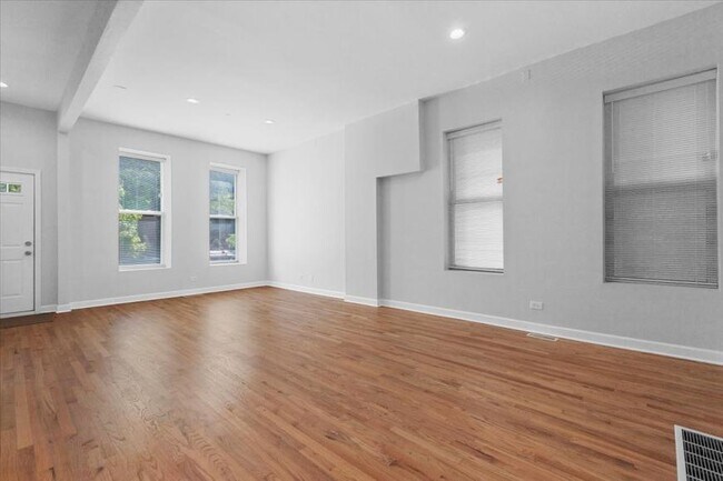 Building Photo - 2 bedroom in Chicago IL 60622