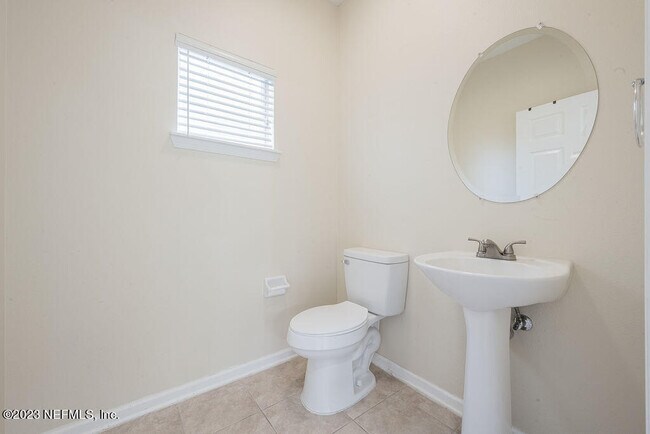 Building Photo - 7990 Baymeadows Cir E