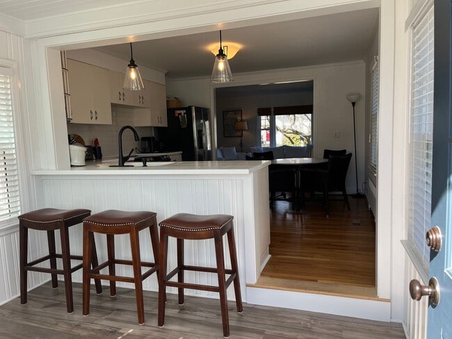 Building Photo - 3 Bedroom 2 Bath Furnished House Near Southport