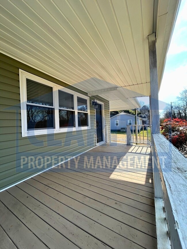 Building Photo - 901 Westover Dr SW