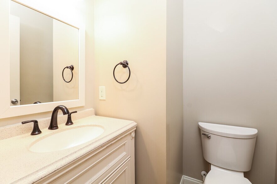 Building Photo - 8638 Castle Cliff Dr