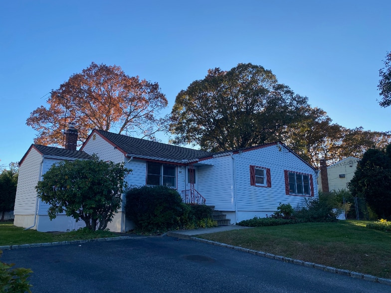 Primary Photo - 14 Lantern St