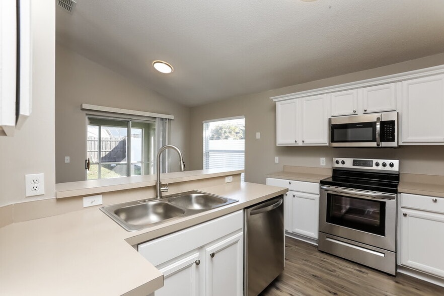 Building Photo - 2117 Flintlock Blvd