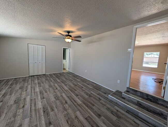 Building Photo - 18911 Panther Ps