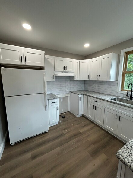Building Photo - 347 W Woodland Ave