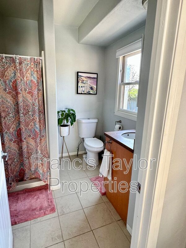 Building Photo - 441 E 7th Ave