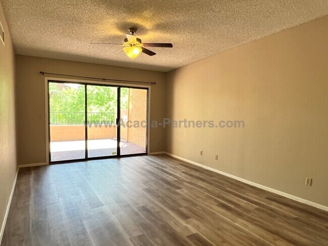 Building Photo - 2 Bdrm/2Bth Townhome