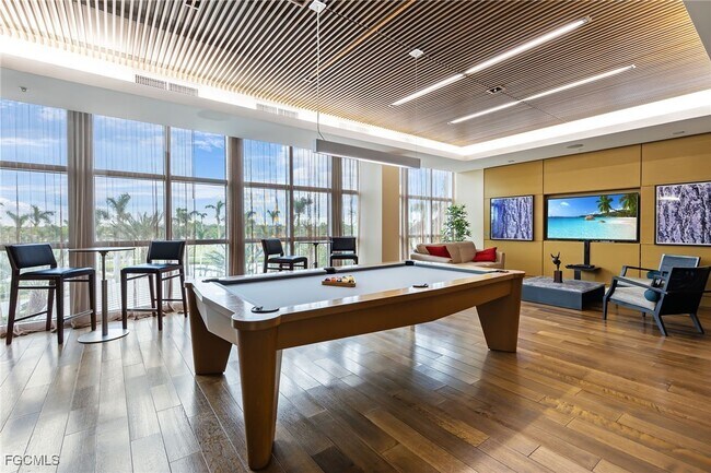 Building Photo - 3000 Oasis Grand Blvd
