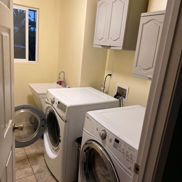 Building Photo - 515 Michigan Ave