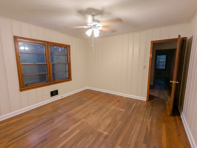 Building Photo - 2019 Bramblewood Dr NE