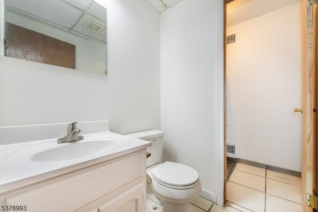 Building Photo - 553 Ocean Ave