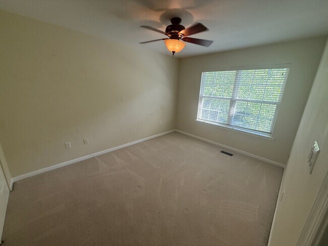 Building Photo - 179 Mountain View Dr