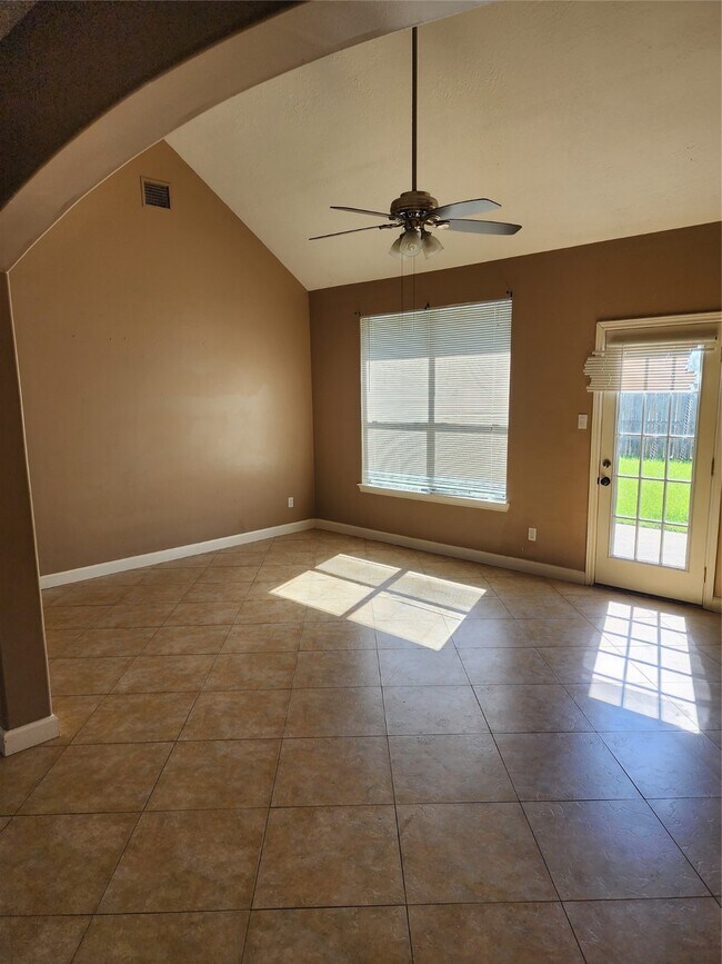 Building Photo - 18407 Brenwood Manor Dr