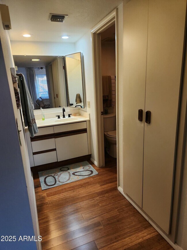 Building Photo - 7557 N Dreamy Draw Dr