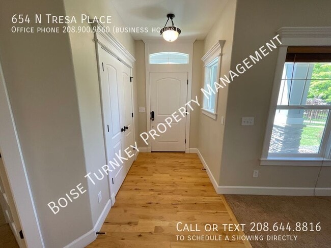 Building Photo - 654 N Tresa Pl