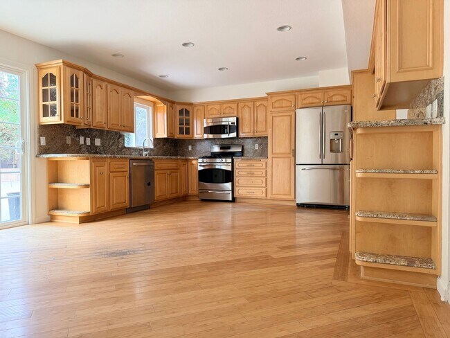 Building Photo - 412 Trent Ln