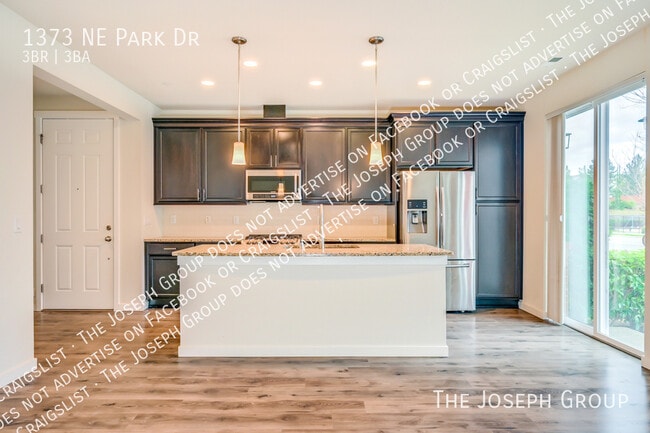 Building Photo - 1373 NE Park Dr