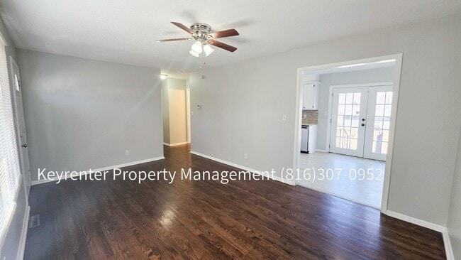 Building Photo - 4 bedroom 1.5 bath