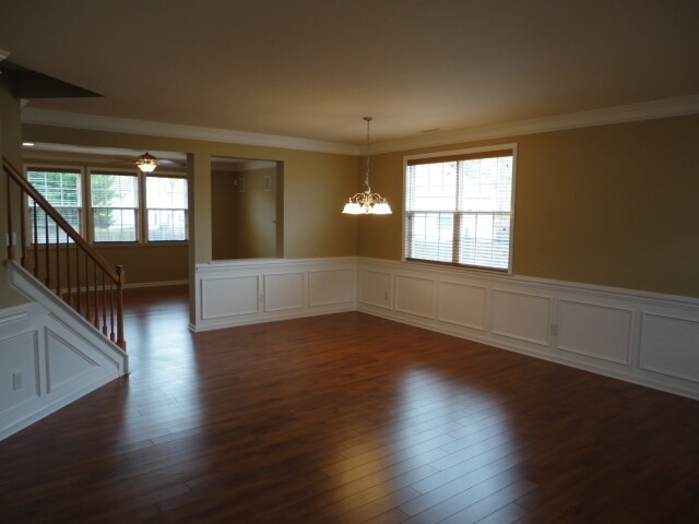 Building Photo - 335 Larktree Ln