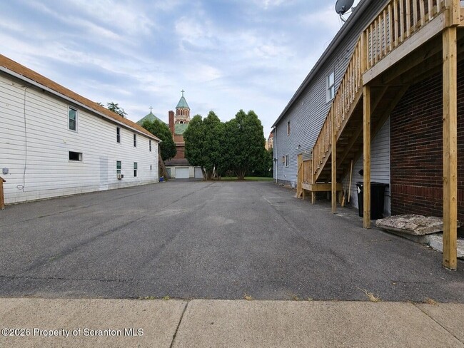 Building Photo - 119 N River St