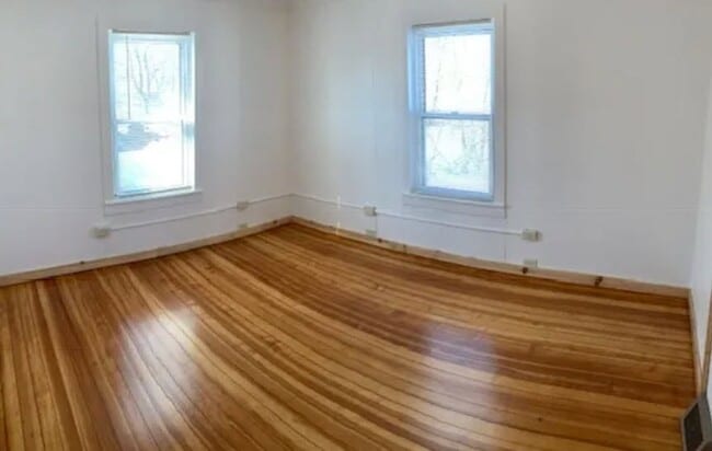 Building Photo - 72 Russell St