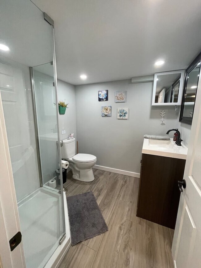 Bathroom #3 Downstairs - 5804 Barnhart Rd