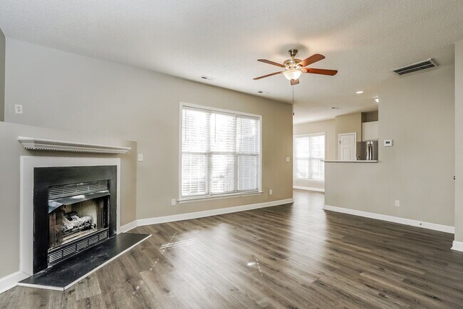 Building Photo - 1940 Shadow Glen Dr