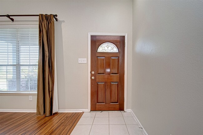 Building Photo - 26439 Richwood Oaks Dr