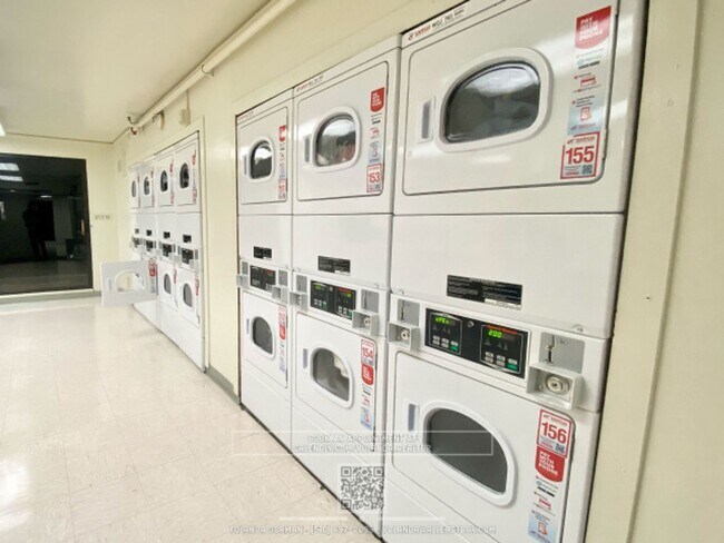 Building Photo - Exquisitely Updated, No Carpet 1bd/1ba in ...