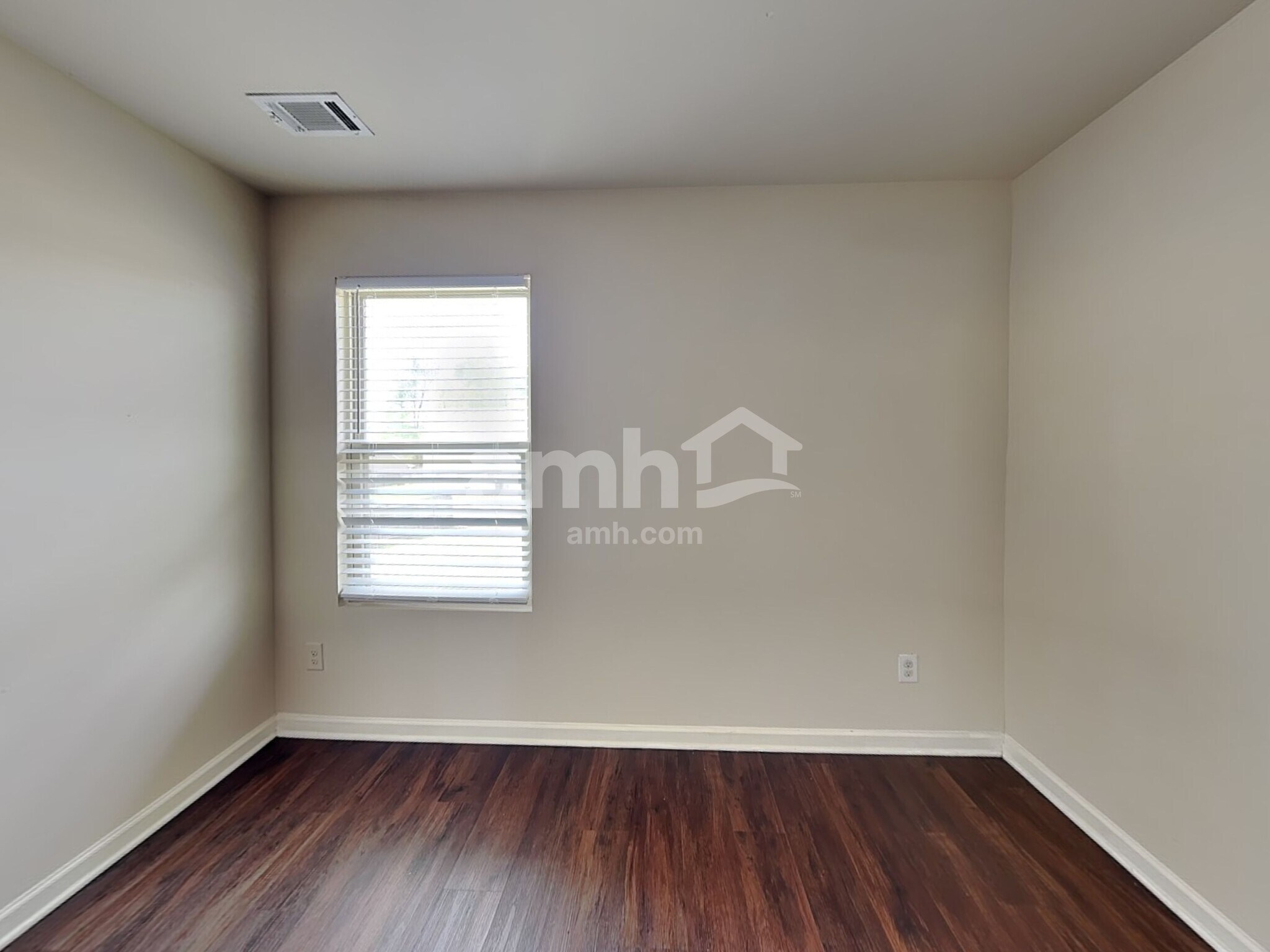 Building Photo - 4104 Dale Dr SE