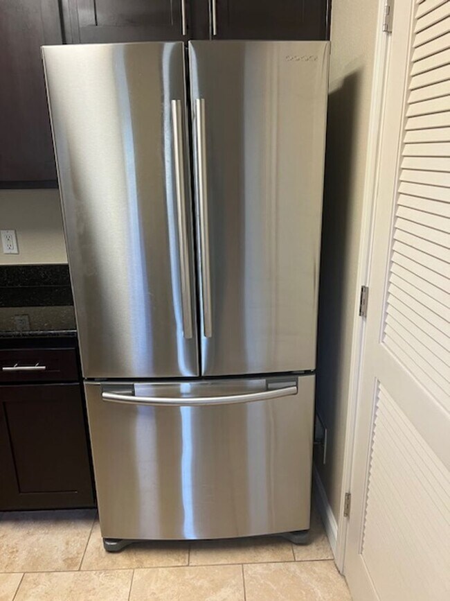 Building Photo - Luxury Condo in Natomas!