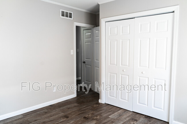 Building Photo - 109 Louella Dr