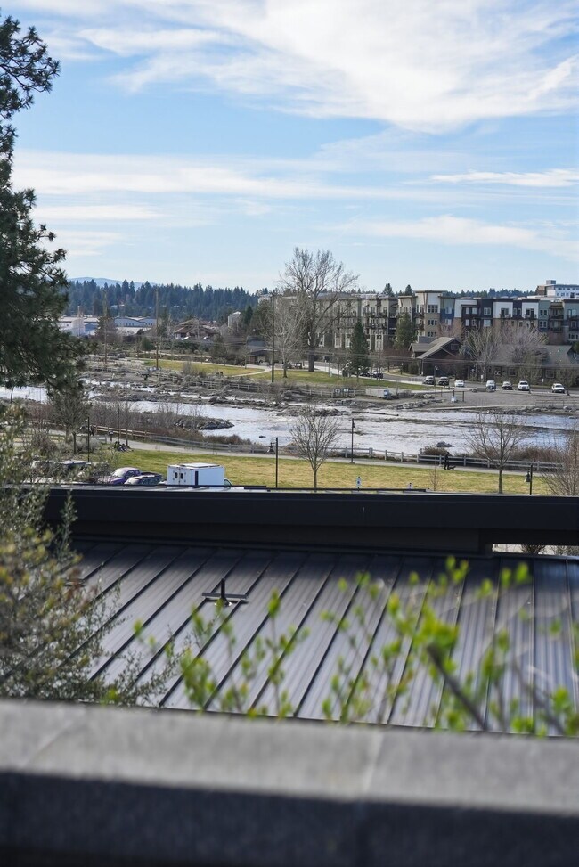 Building Photo - Beautiful 3-Bedroom Home Above Miller’s Landing with River and Mountain Vistas