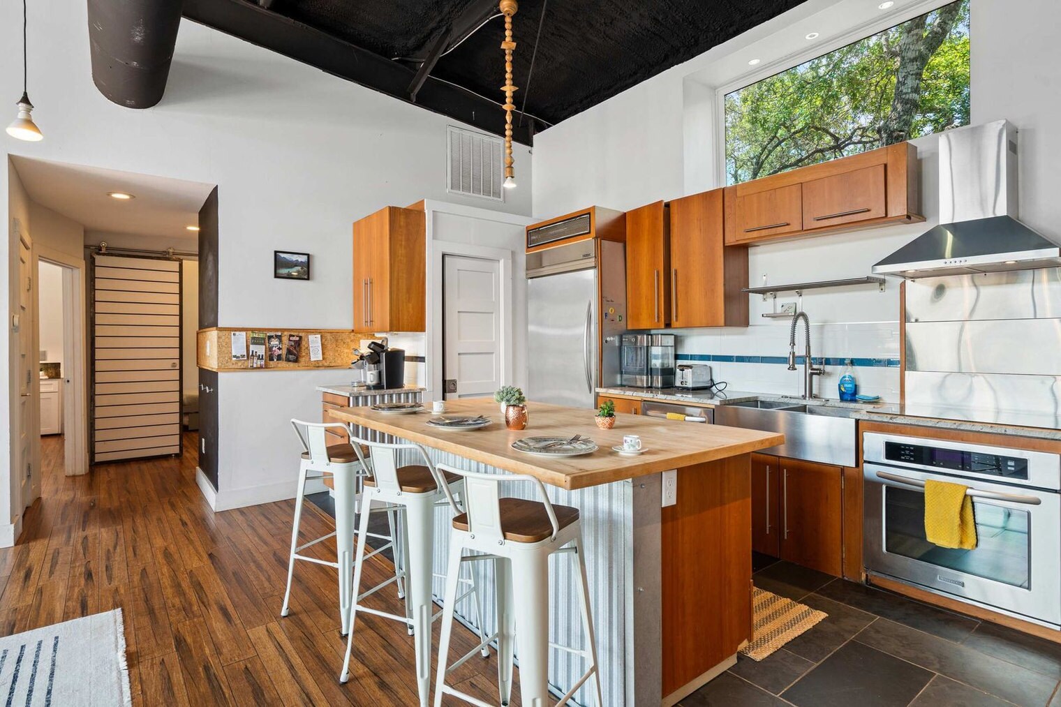 Building Photo - 9801 Mor Dr