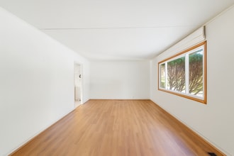 Building Photo - 231 Schilling St