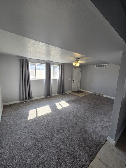 Building Photo - 1033 E 300 N St