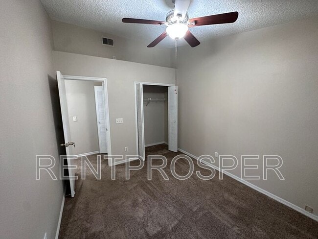 Building Photo - 5980 Scotchwood Glen