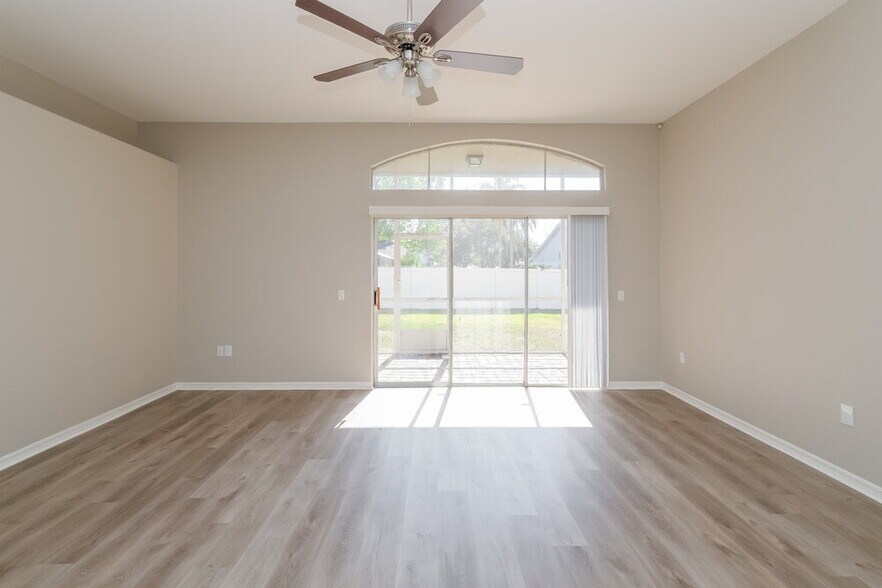 Building Photo - 3720 Hollow Wood Dr