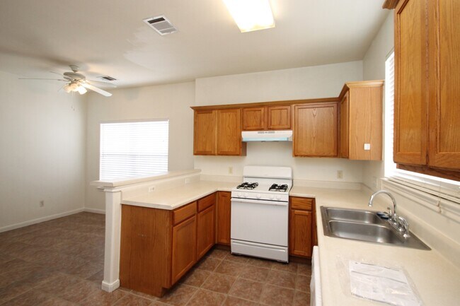 Building Photo - 2817 Southampton Way