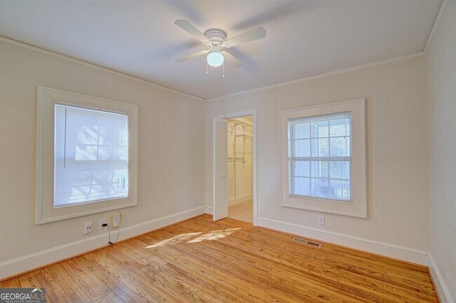Building Photo - 654 Schuyler Ave SE