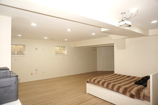 Building Photo - 1851 Longboat Dr