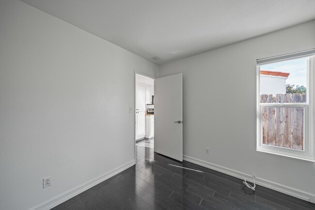 Building Photo - North Park 3 bd / 2.5 ba 2-story Townhome w/Private Patio Yard, Parking,  + More! Available Now