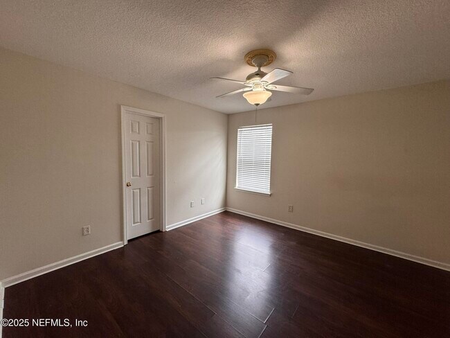 Building Photo - 485 Scrub Jay Dr