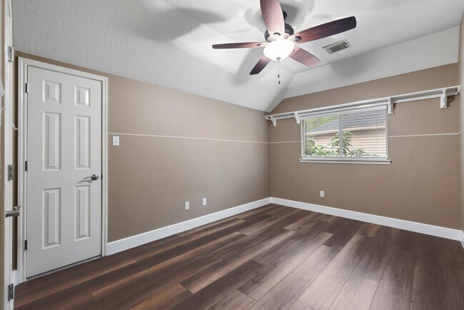 Building Photo - The Perfect Woodlands Retreat: Steps from ...
